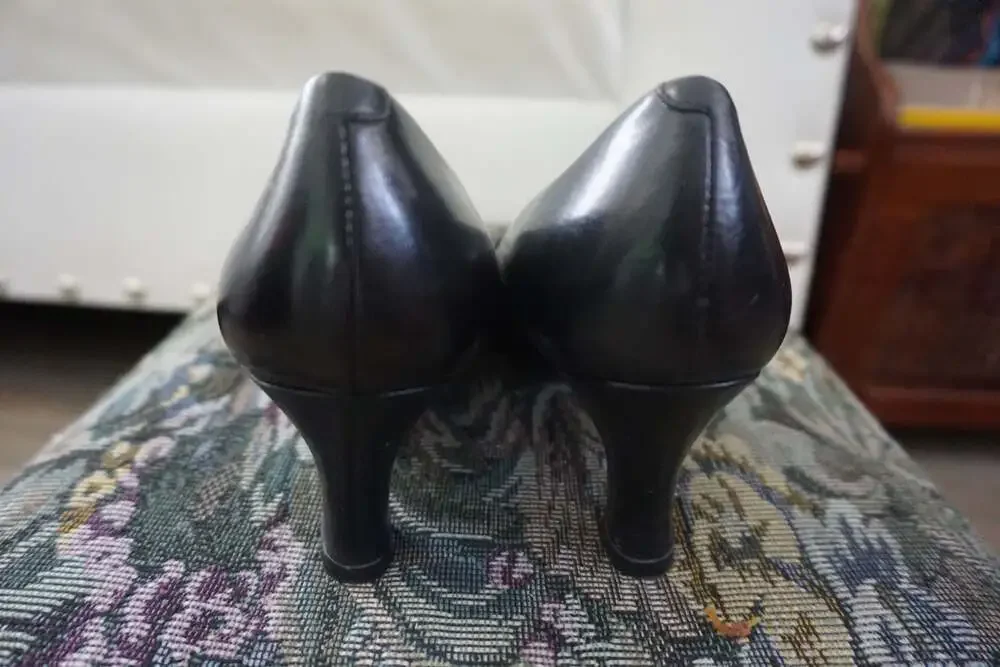 Vintage 9-2-5 So Soft Women's Black Leather Pointed Toe Mid-Heel Pumps